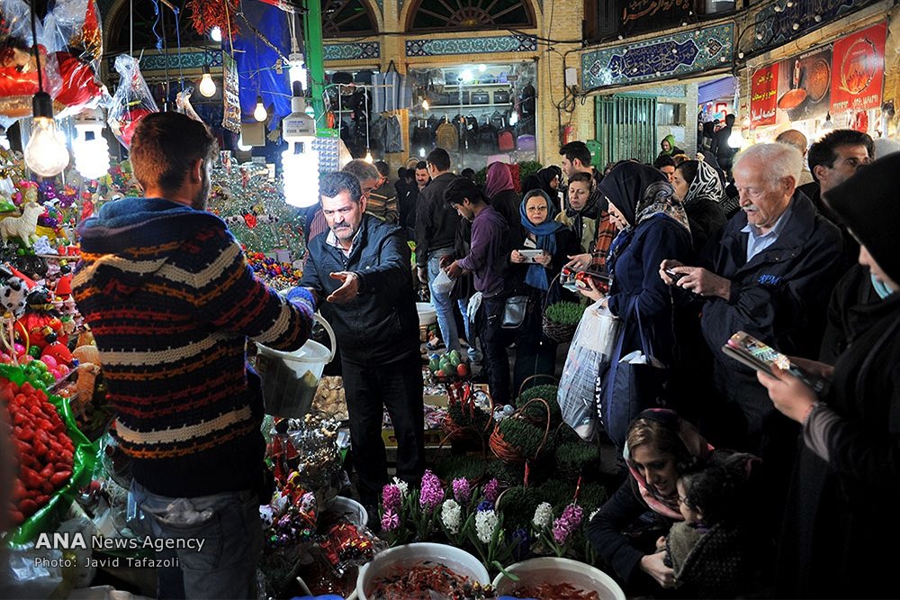  عکس : خرید مردم در شب عید 